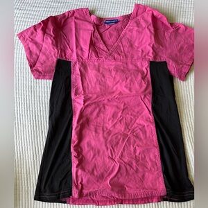 medium women’s scrub top pink and black